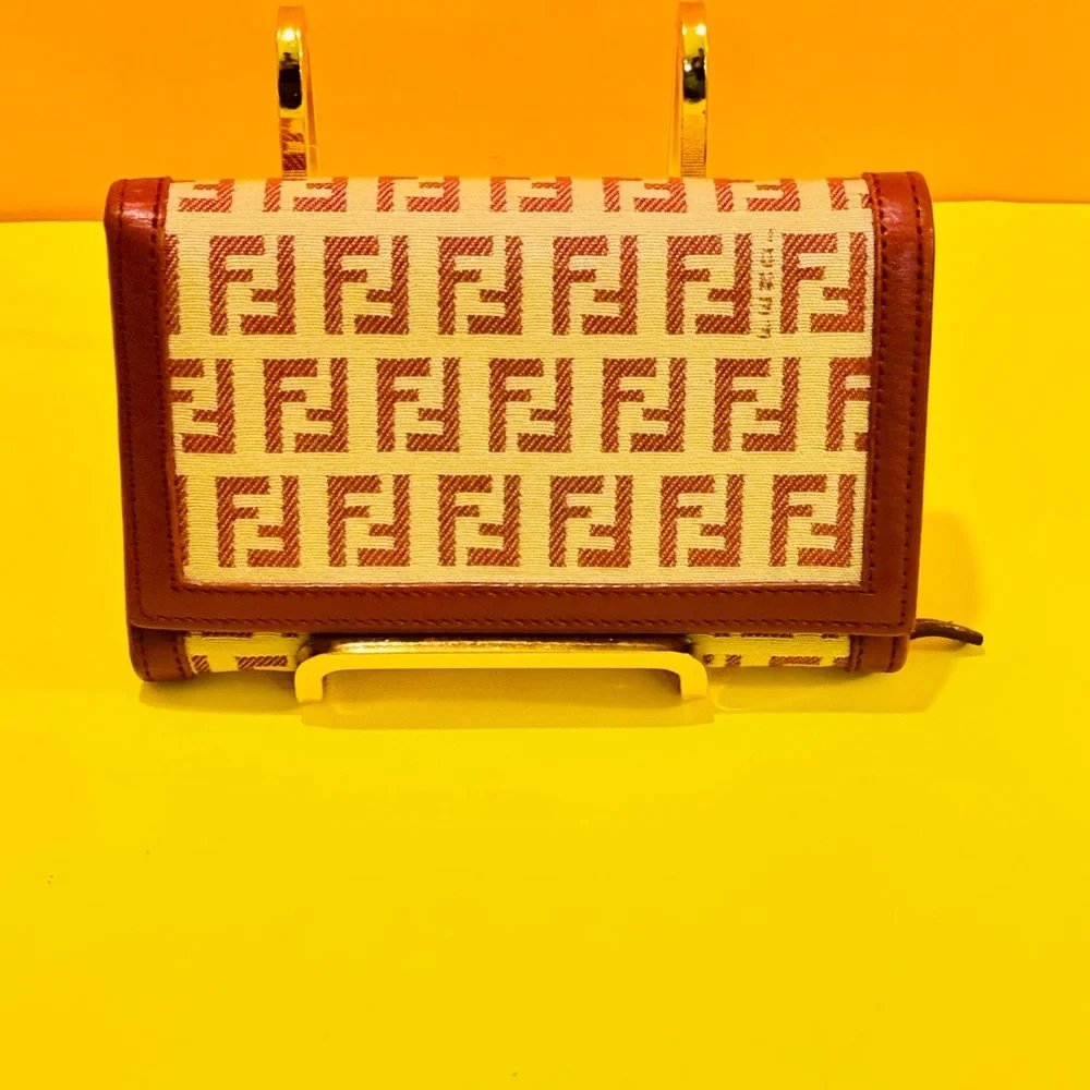 Fendi Red and Cream Monogram Wallet - Picture 12 of 13